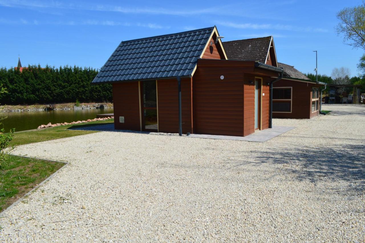 Intertranscoop Lake House Vamosszabadi ภายนอก รูปภาพ