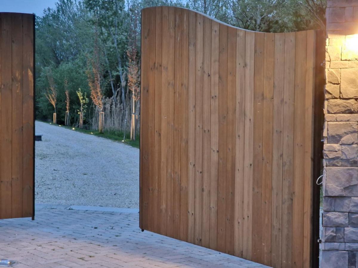 Intertranscoop Lake House Vamosszabadi ภายนอก รูปภาพ